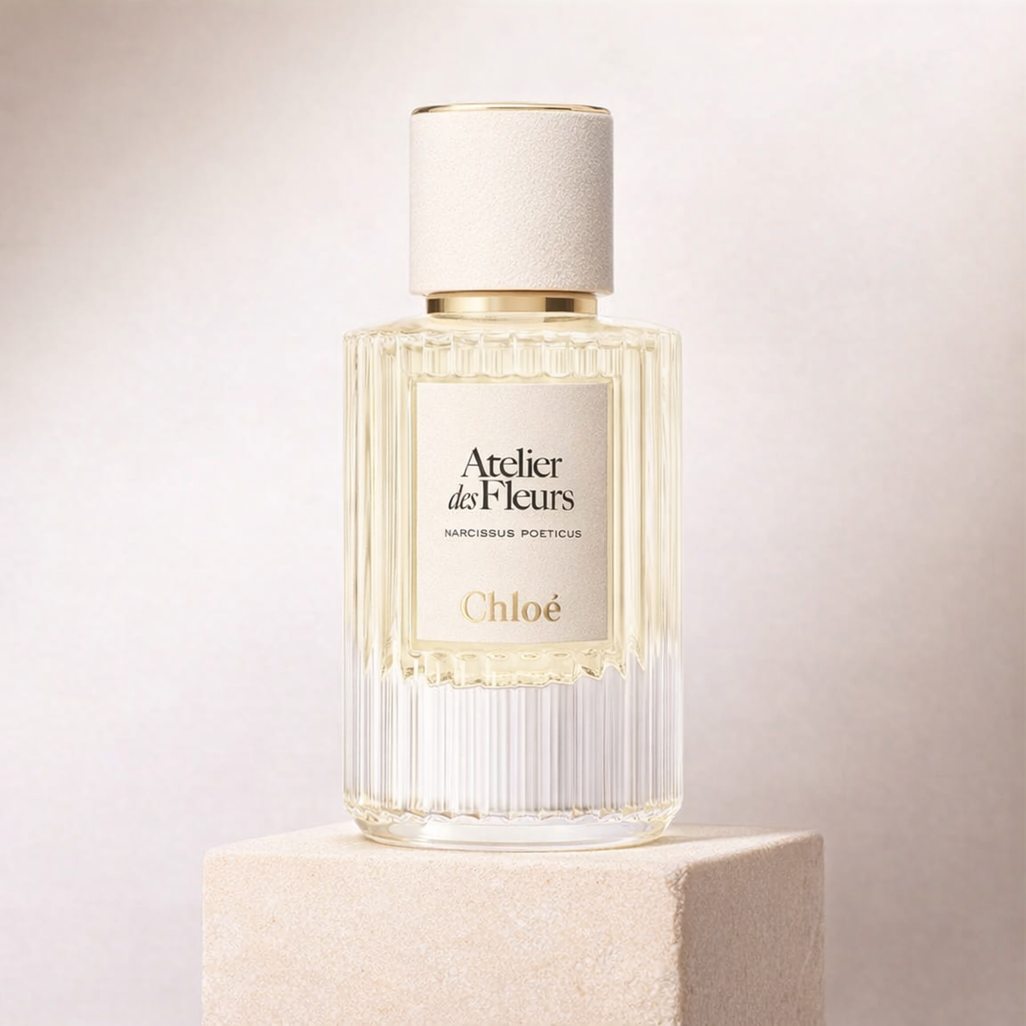 Chloe Atelier Des Fleurs Narcissus Poeticus EDP For Women upright pedestal gallery showcase