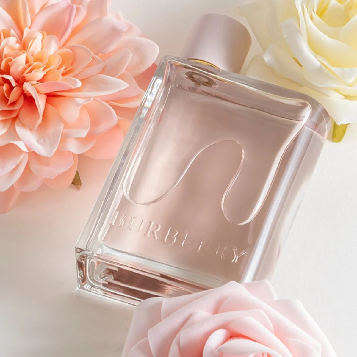 Burberry Her Parfum fragrance notes image